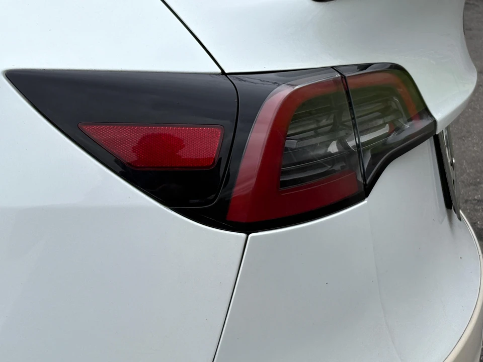2021 Tesla Model Y Performance - Image 26 of 31