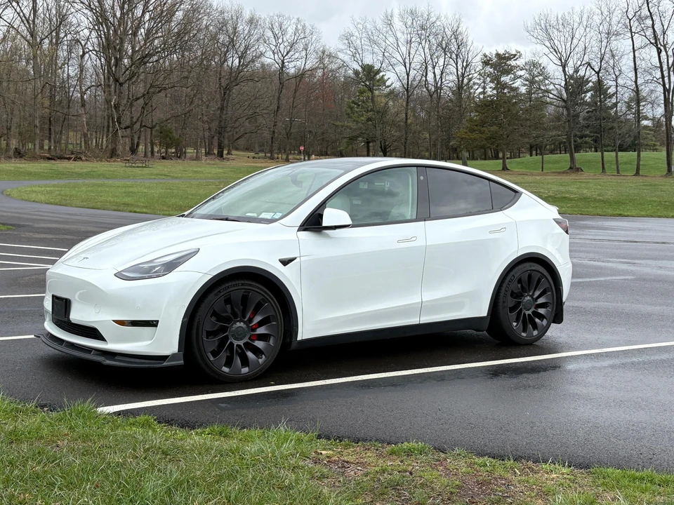 2021 Tesla Model Y Performance - Image 9 of 31