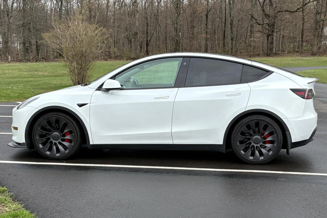 2021 Tesla Model Y Performance - Image 3 of 31