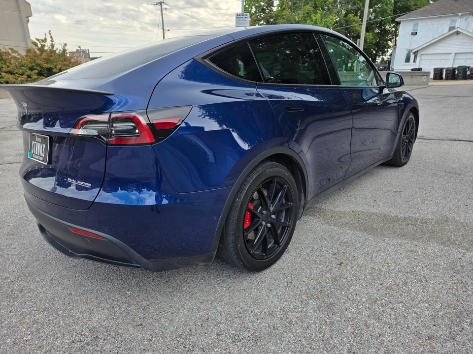 2021 Tesla Model Y Performance - Image 7 of 31