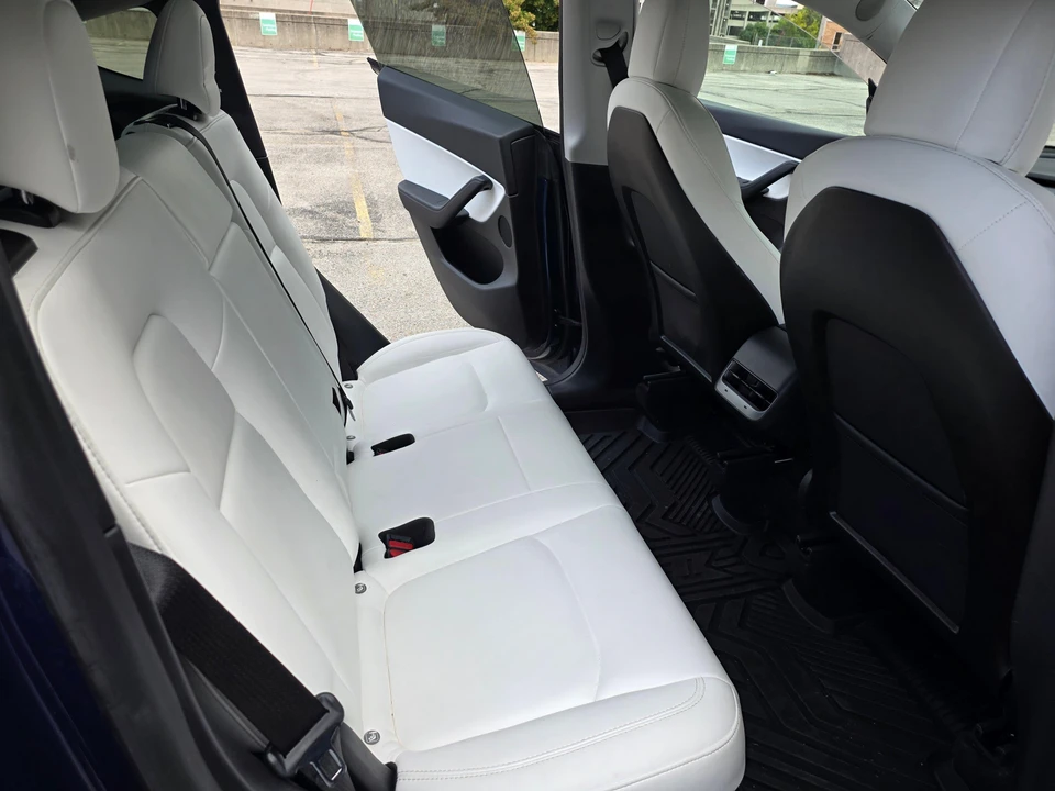 2021 Tesla Model Y Performance - Image 29 of 31