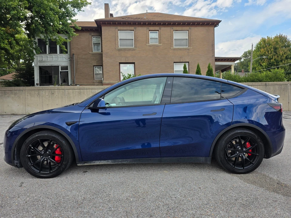 2021 Tesla Model Y Performance - Image 6 of 31