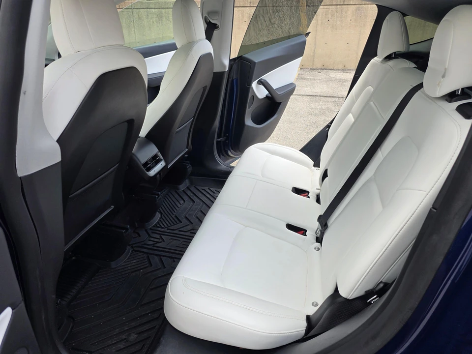 2021 Tesla Model Y Performance - Image 28 of 31