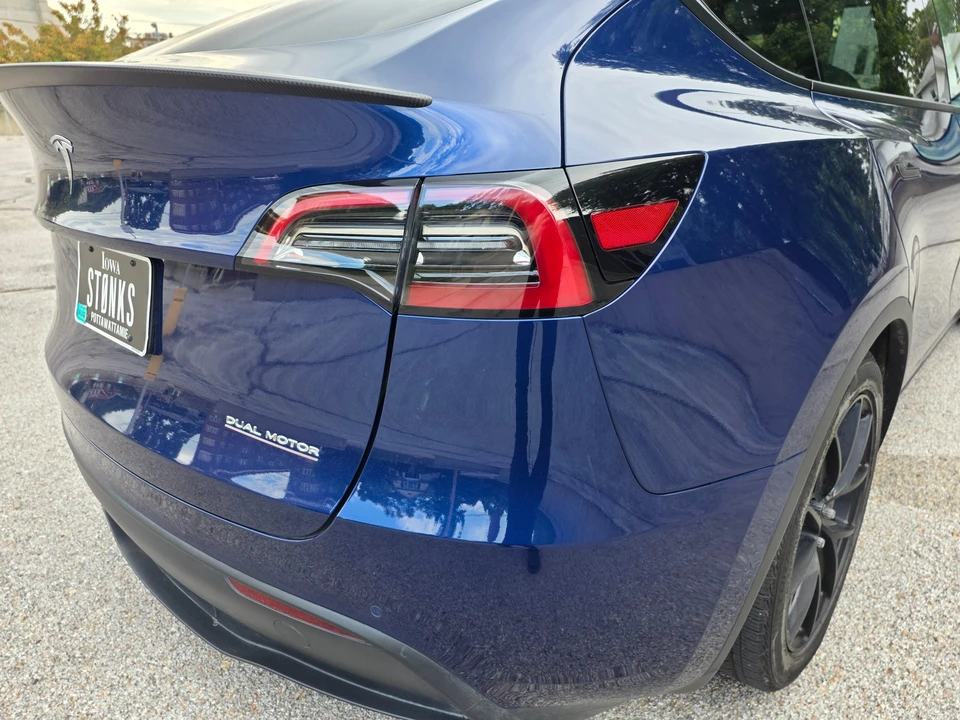 2021 Tesla Model Y Performance - Image 14 of 31