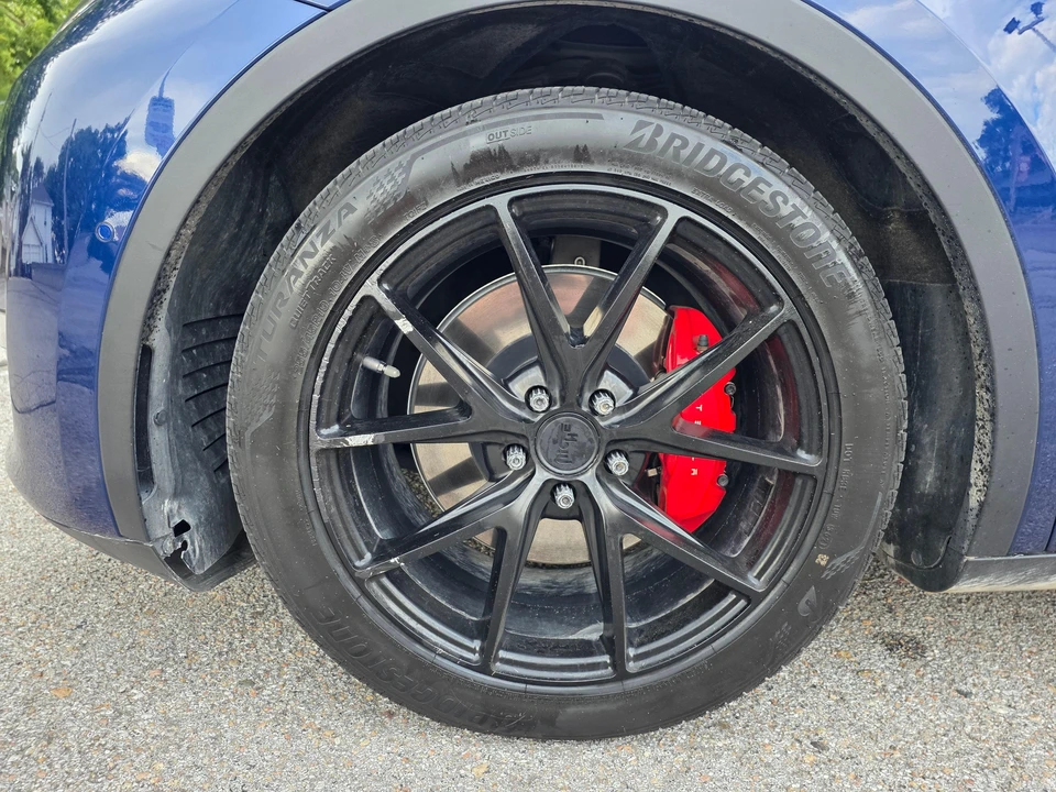 2021 Tesla Model Y Performance - Image 19 of 31