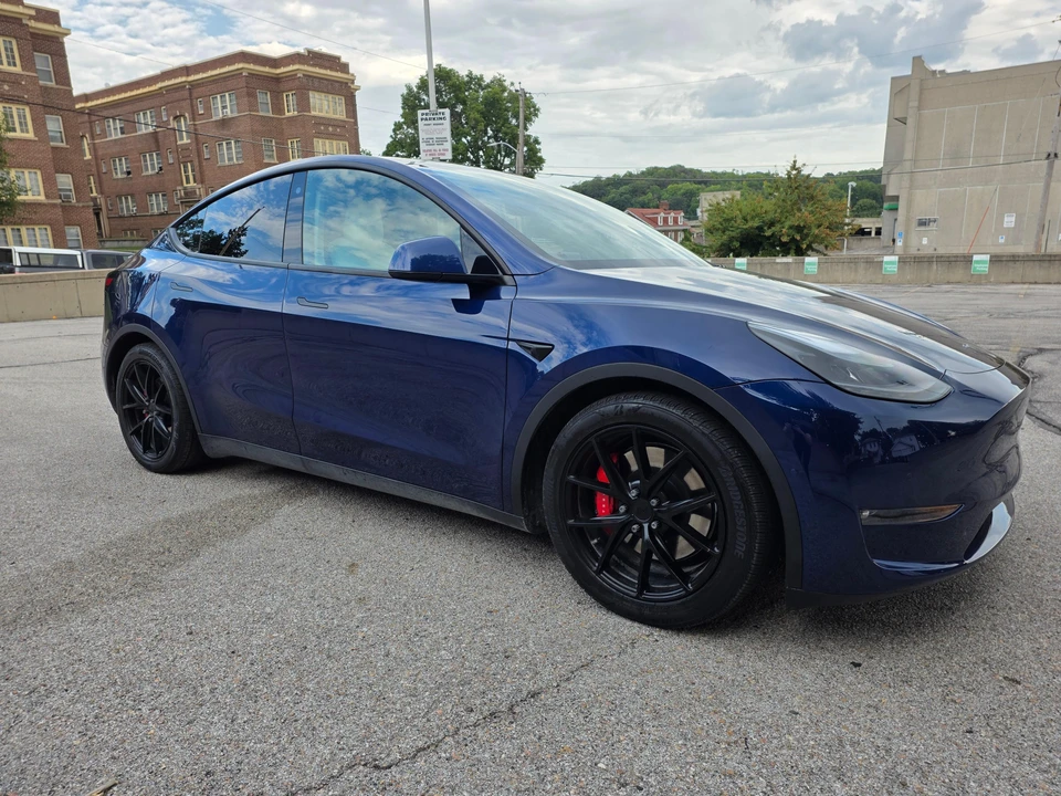 2021 Tesla Model Y Performance - Image 8 of 31