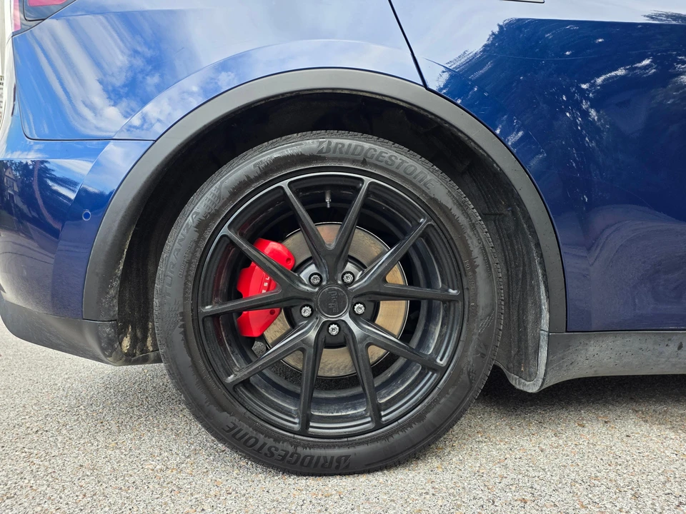 2021 Tesla Model Y Performance - Image 21 of 31
