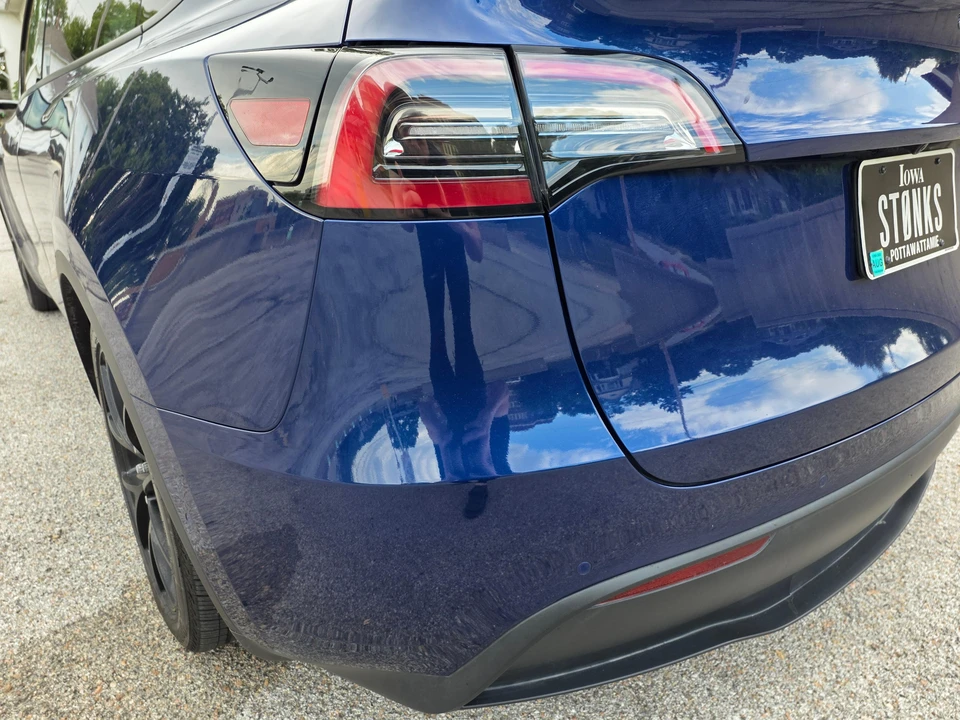 2021 Tesla Model Y Performance - Image 13 of 31