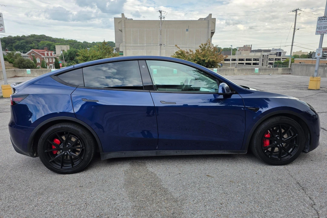 2021 Tesla Model Y Performance - Image 3 of 31