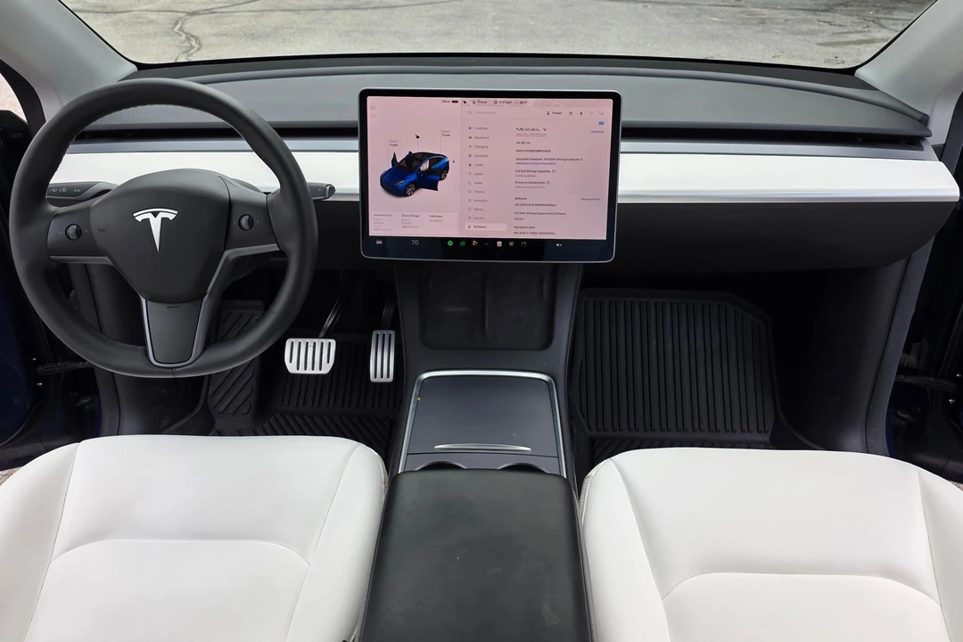 2021 Tesla Model Y Performance - Image 23 of 31