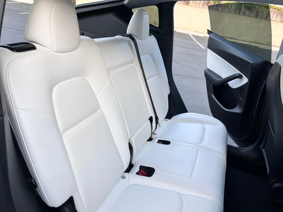 2021 Tesla Model Y Performance - Image 29 of 31
