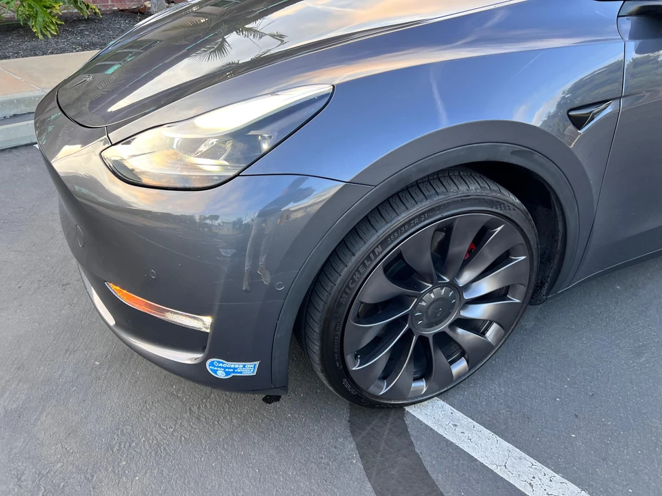 2021 Tesla Model Y Performance - Image 15 of 31