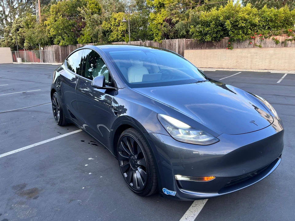 2021 Tesla Model Y Performance - Image 13 of 31