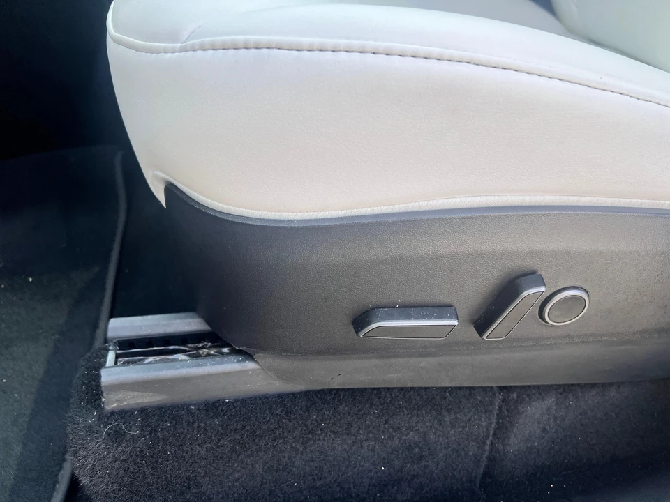 2021 Tesla Model Y Performance - Image 26 of 31