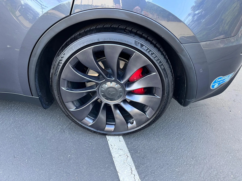 2021 Tesla Model Y Performance - Image 18 of 31