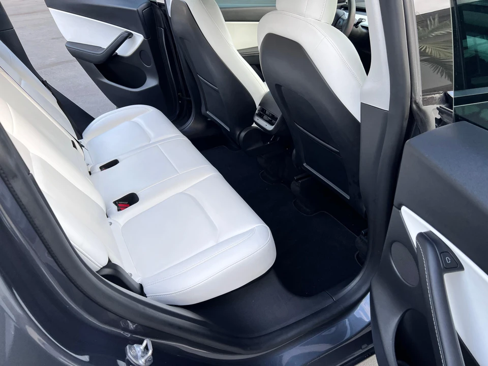 2021 Tesla Model Y Performance - Image 28 of 31