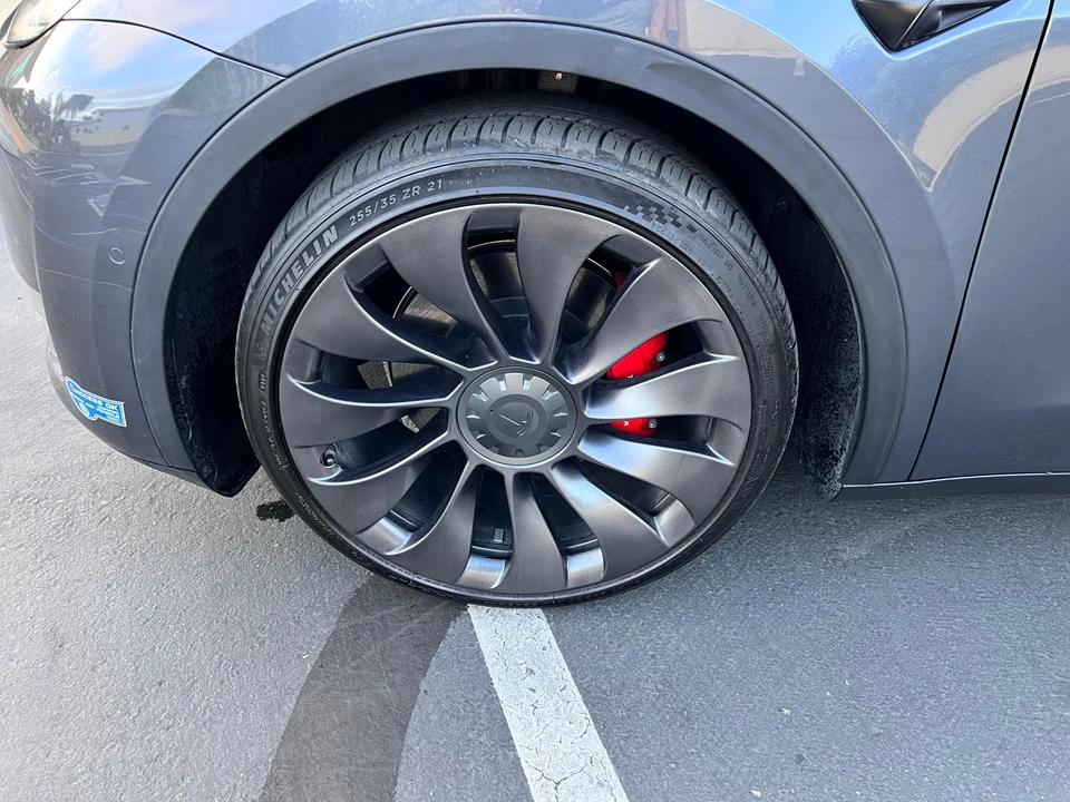 2021 Tesla Model Y Performance - Image 17 of 31