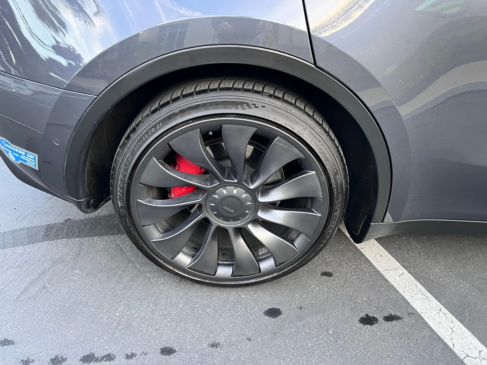2021 Tesla Model Y Performance - Image 19 of 31
