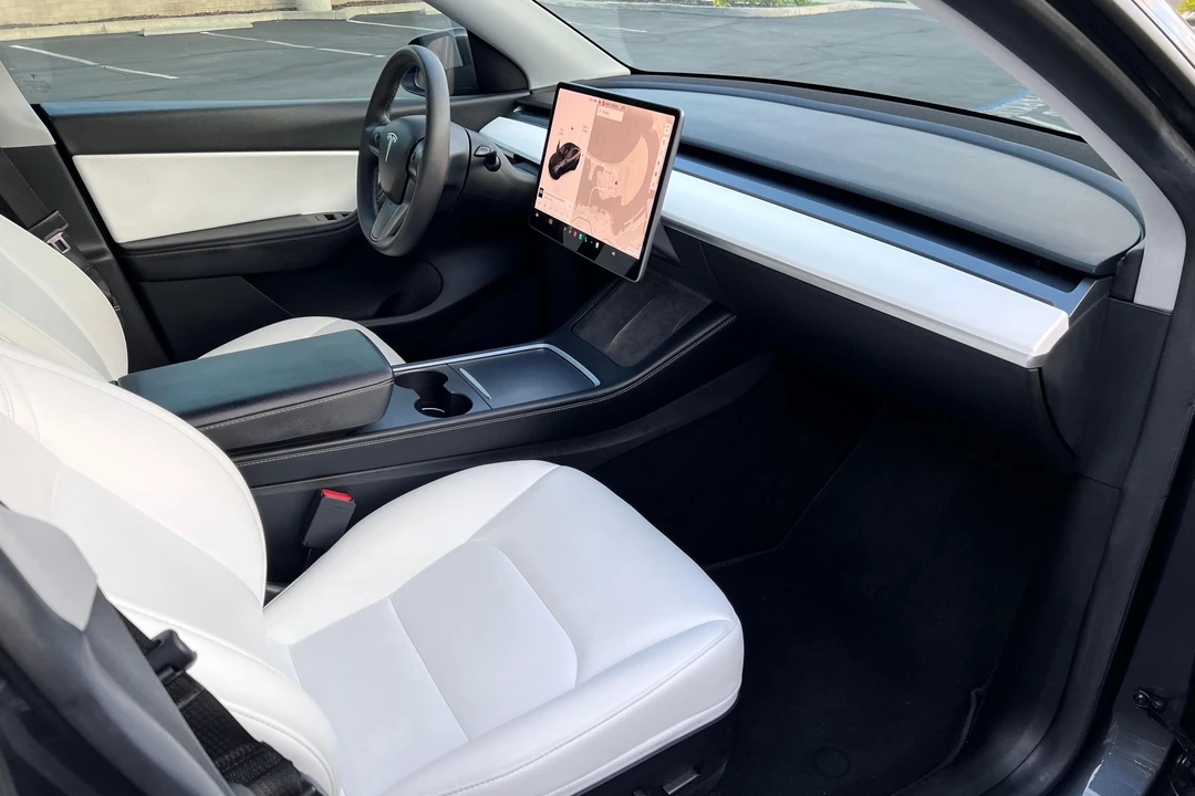 2021 Tesla Model Y Performance - Image 22 of 31