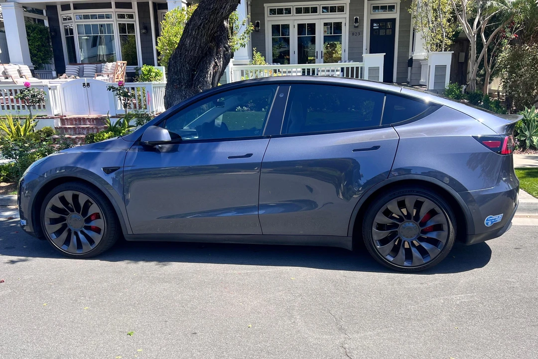 2021 Tesla Model Y Performance - Image 9 of 31