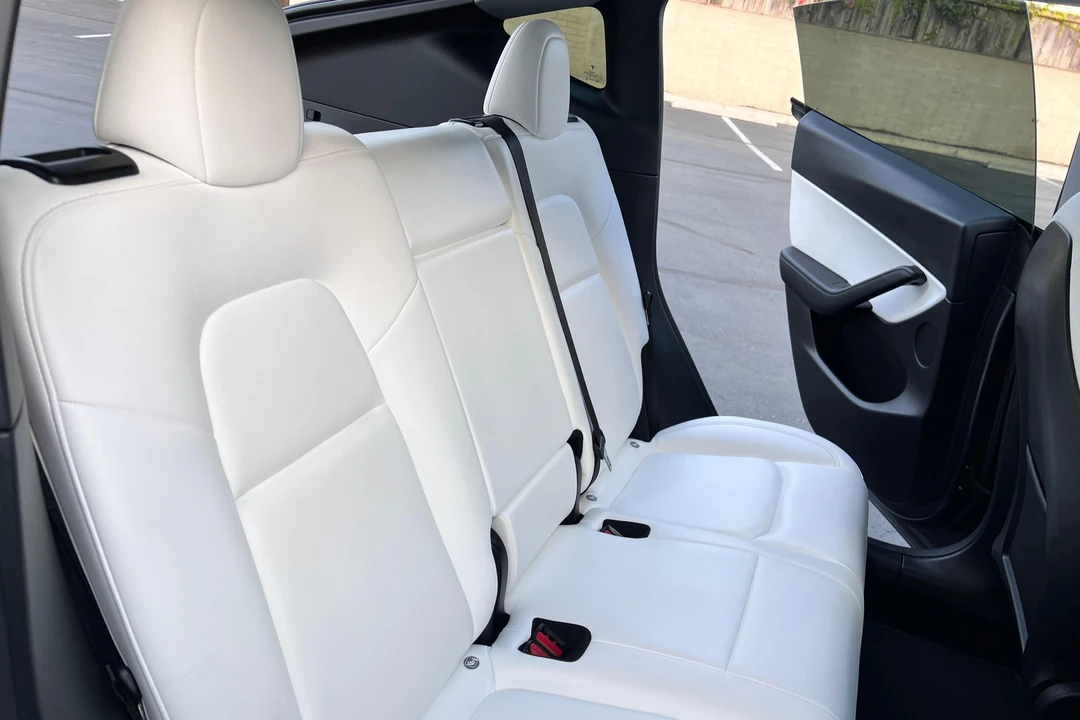 2021 Tesla Model Y Performance - Image 23 of 31