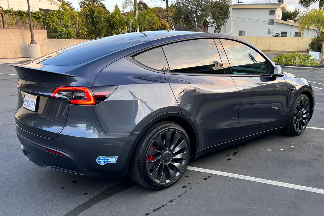 2021 Tesla Model Y Performance - Image 4 of 31