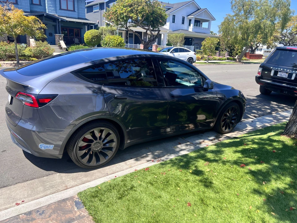 2021 Tesla Model Y Performance - Image 12 of 31