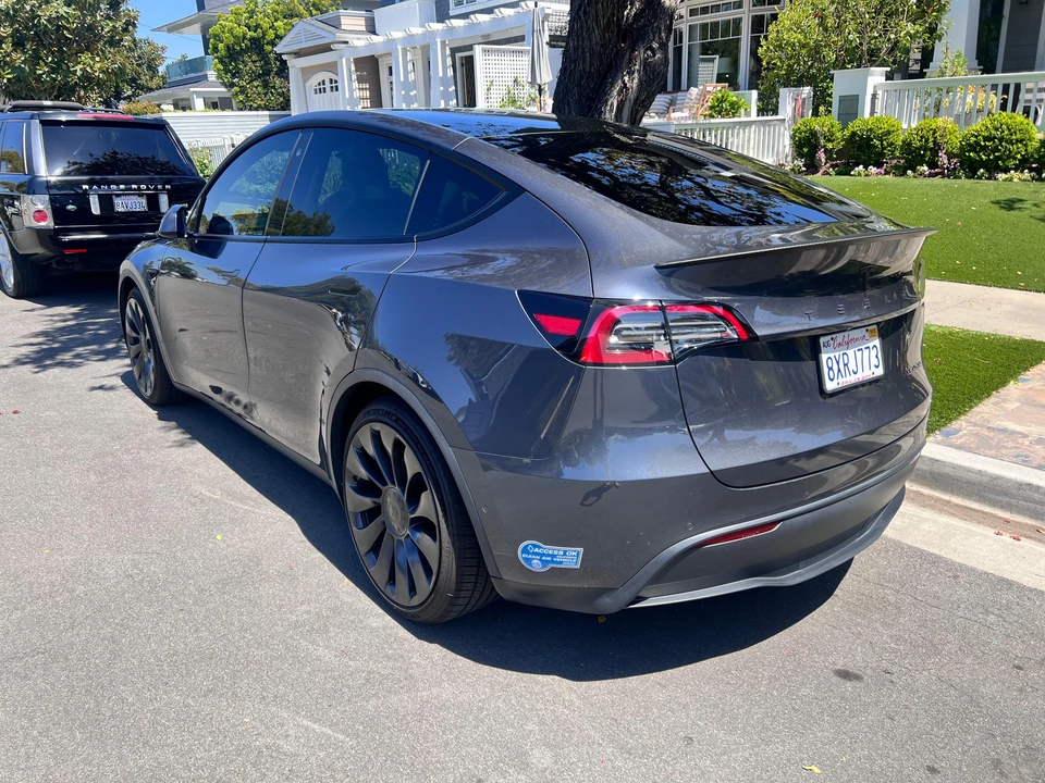 2021 Tesla Model Y Performance - Image 10 of 31