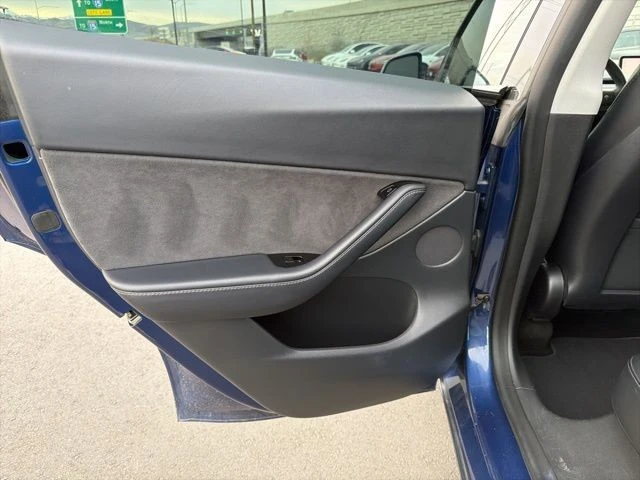 2021 Tesla Model Y Performance - Image 14 of 21