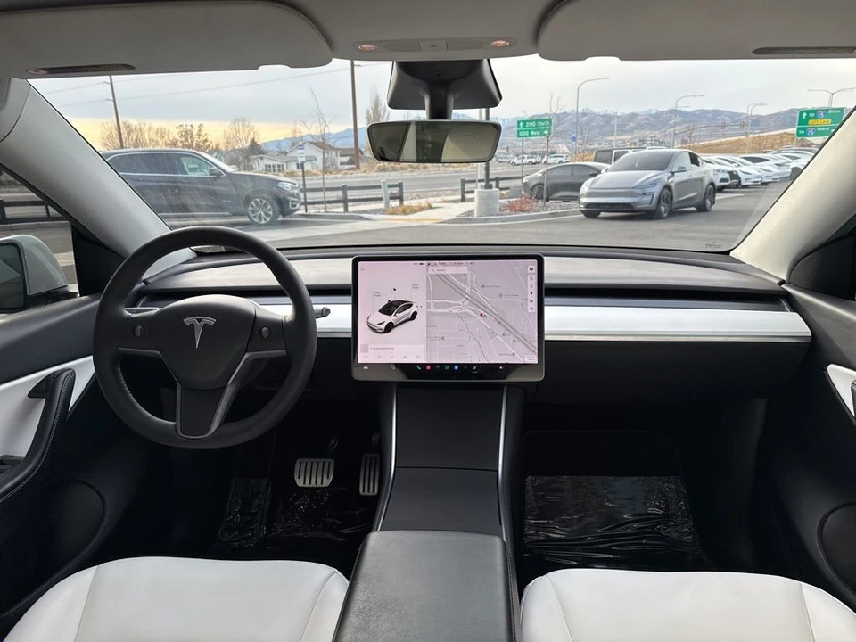 2021 Tesla Model Y Performance - Image 20 of 21