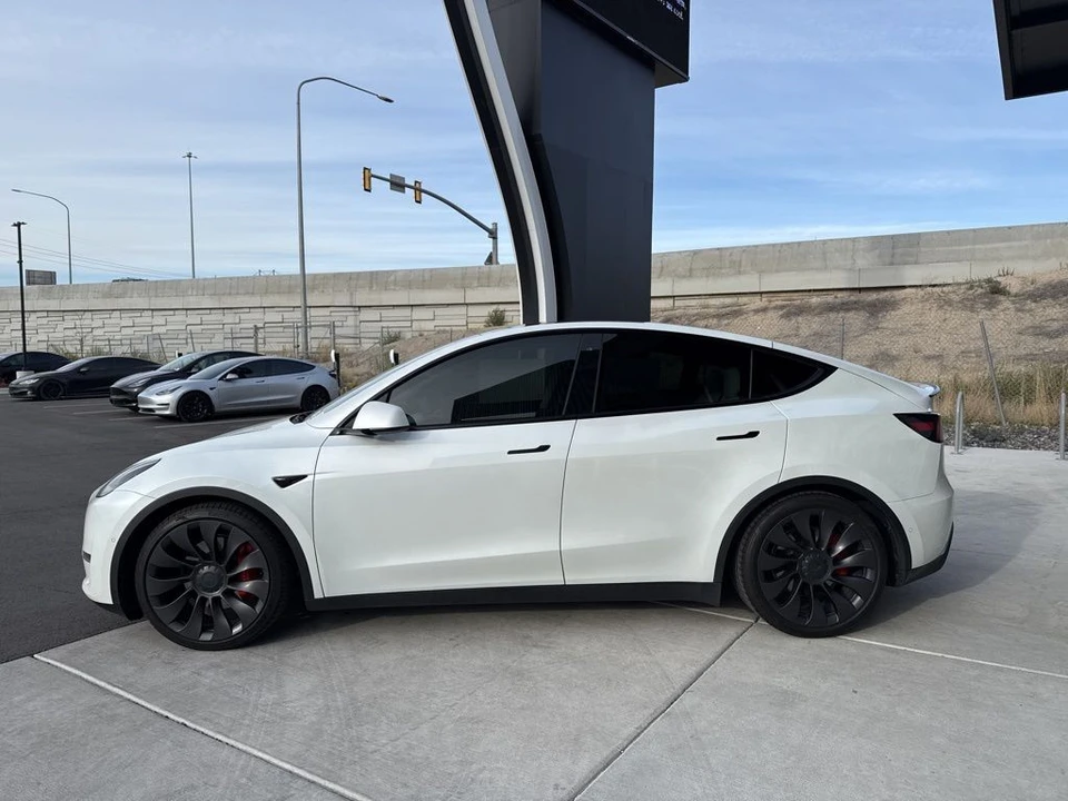 2021 Tesla Model Y Performance - Image 4 of 21