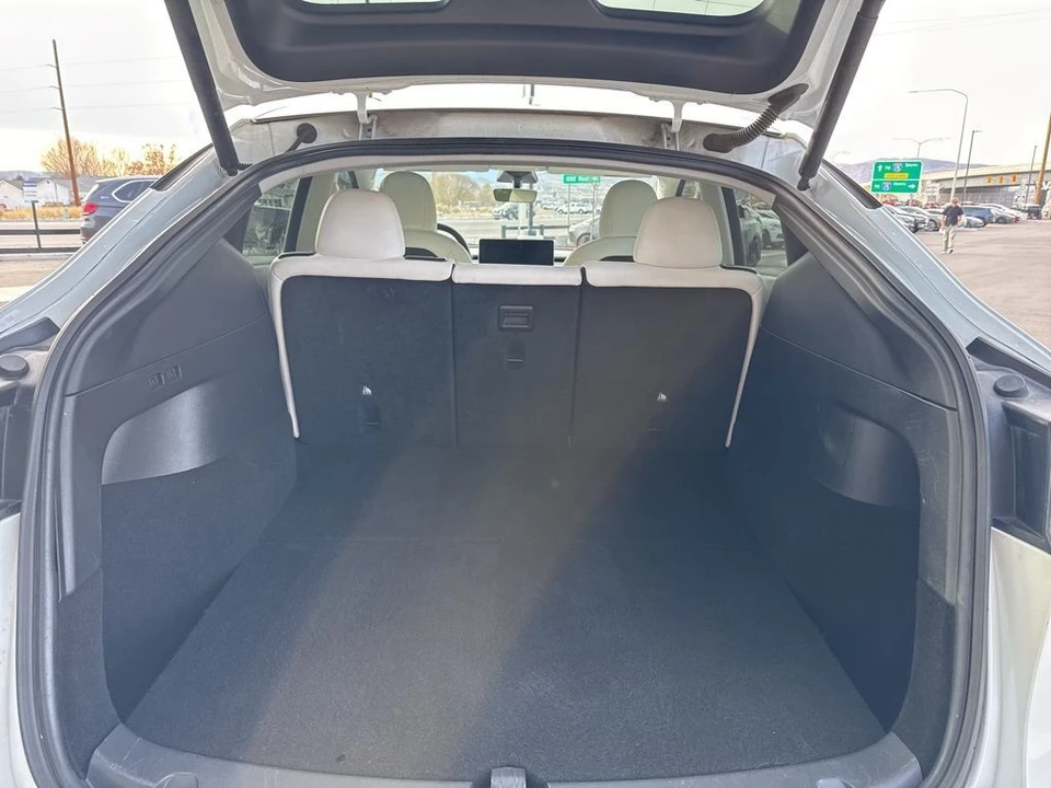 2021 Tesla Model Y Performance - Image 16 of 21