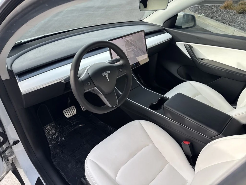 2021 Tesla Model Y Performance - Image 11 of 21