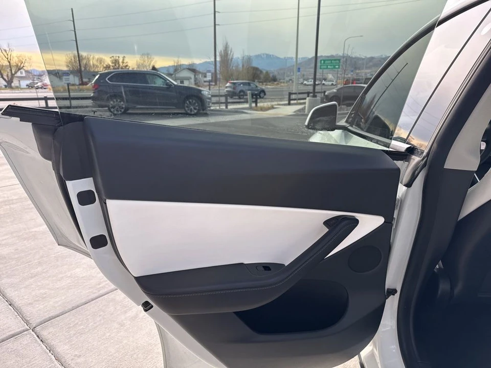 2021 Tesla Model Y Performance - Image 13 of 21