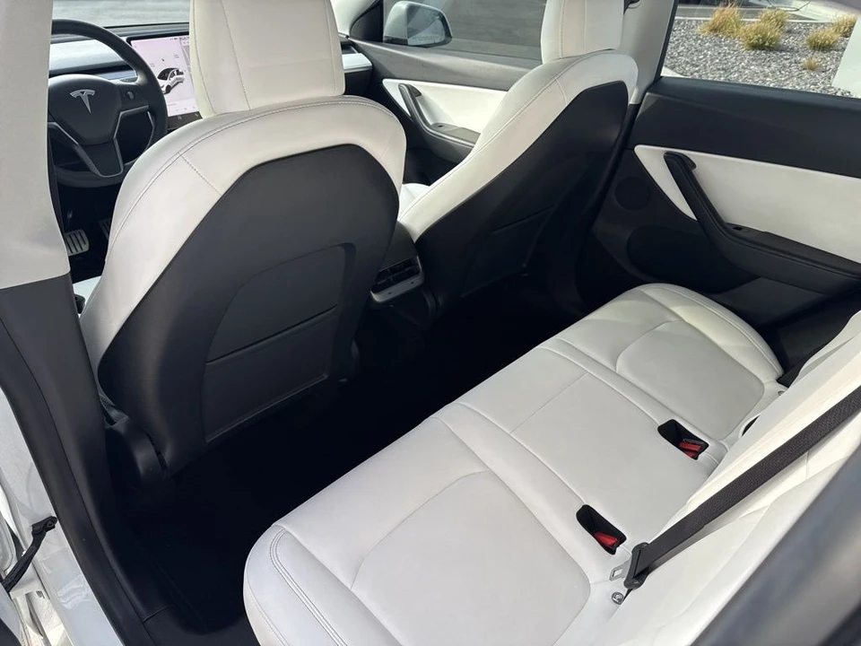 2021 Tesla Model Y Performance - Image 14 of 21