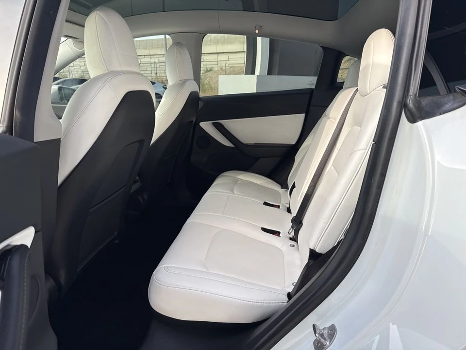 2021 Tesla Model Y Performance - Image 15 of 21