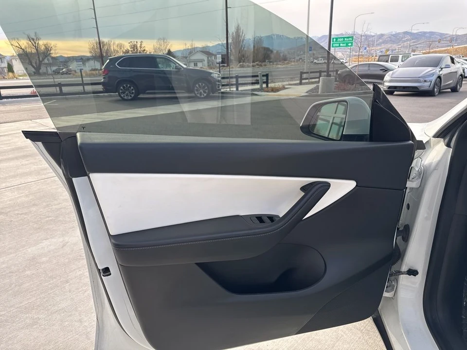 2021 Tesla Model Y Performance - Image 10 of 21