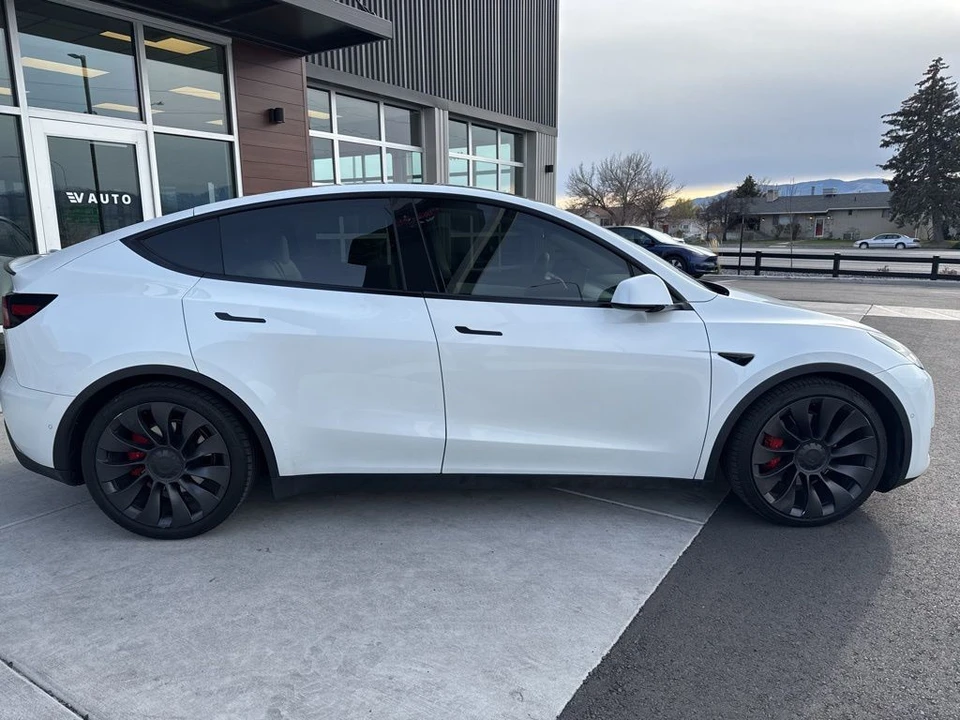 2021 Tesla Model Y Performance - Image 8 of 21