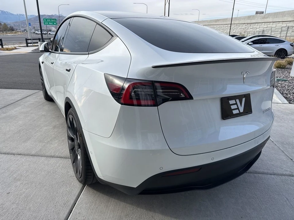 2021 Tesla Model Y Performance - Image 5 of 21