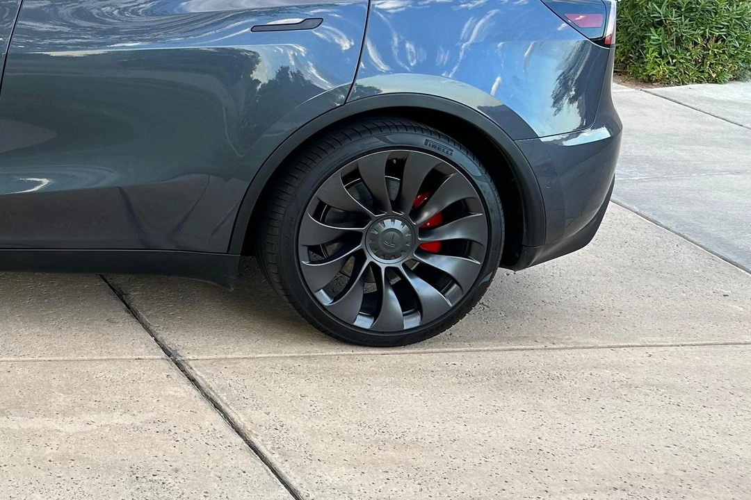 2021 Tesla Model Y Performance - Image 23 of 31