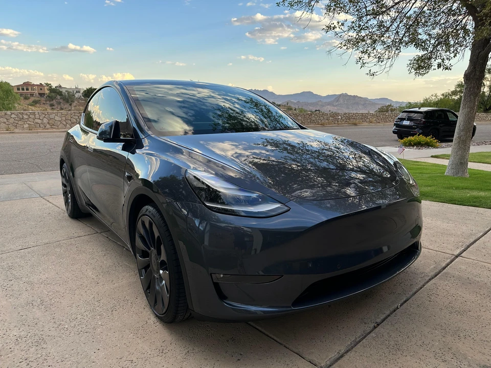 2021 Tesla Model Y Performance - Image 16 of 31