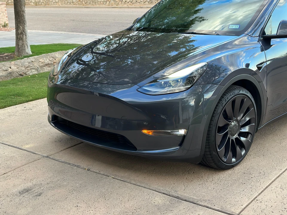2021 Tesla Model Y Performance - Image 18 of 31