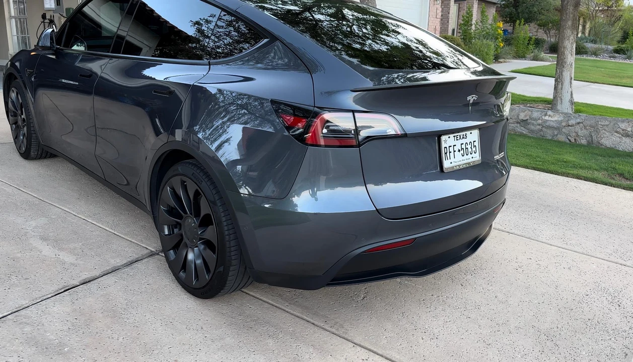 2021 Tesla Model Y Performance - Image 20 of 31