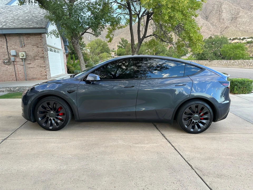 2021 Tesla Model Y Performance - Image 11 of 31