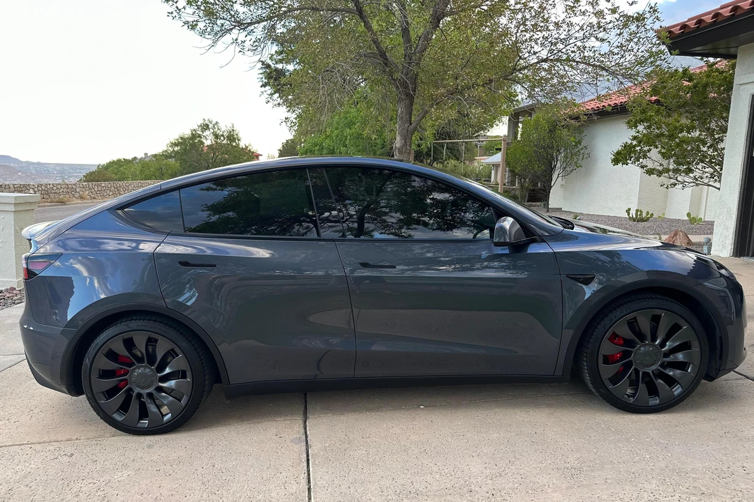 2021 Tesla Model Y Performance - Image 3 of 31