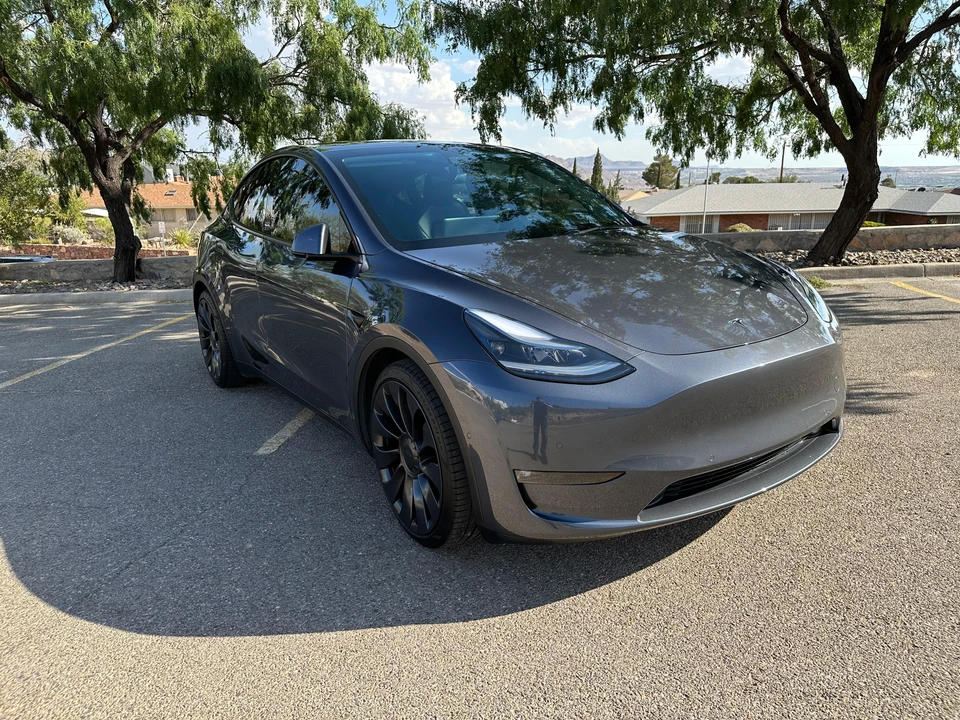 2021 Tesla Model Y Performance - Image 15 of 31