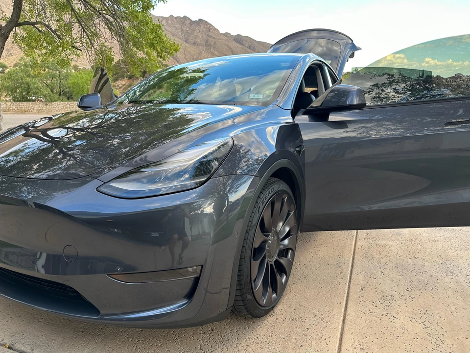 2021 Tesla Model Y Performance - Image 19 of 31