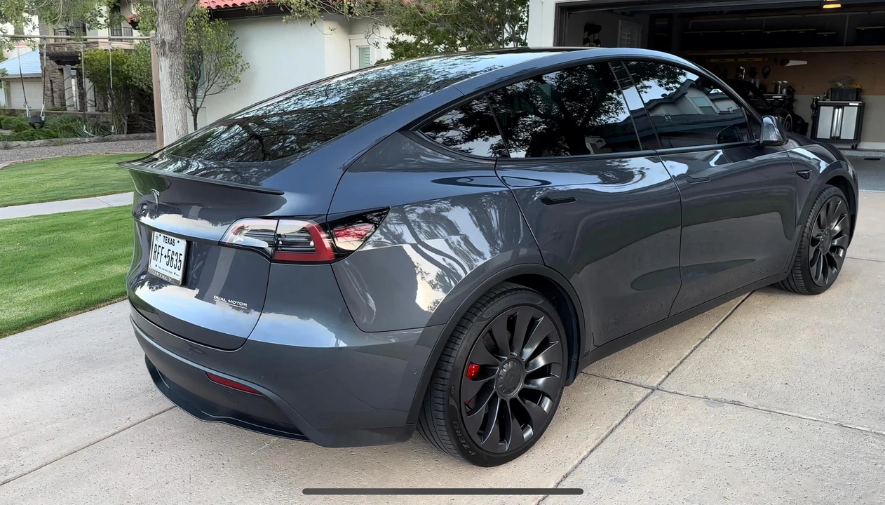 2021 Tesla Model Y Performance - Image 21 of 31