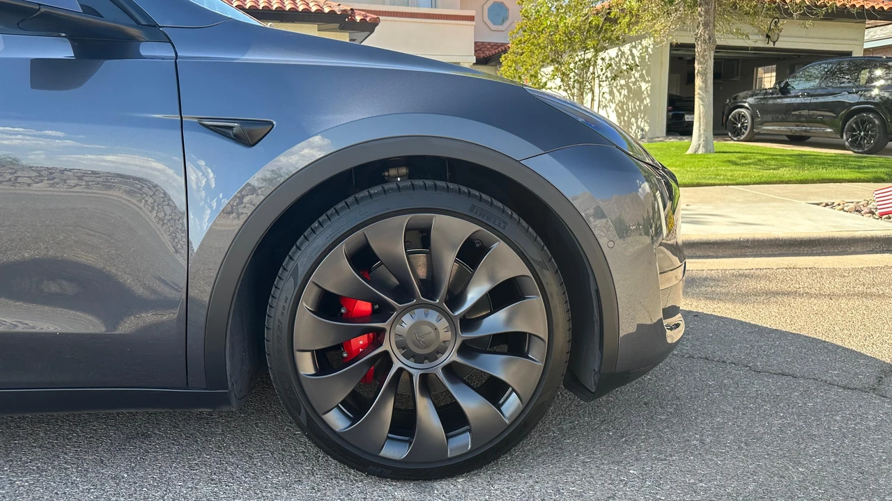 2021 Tesla Model Y Performance - Image 27 of 31