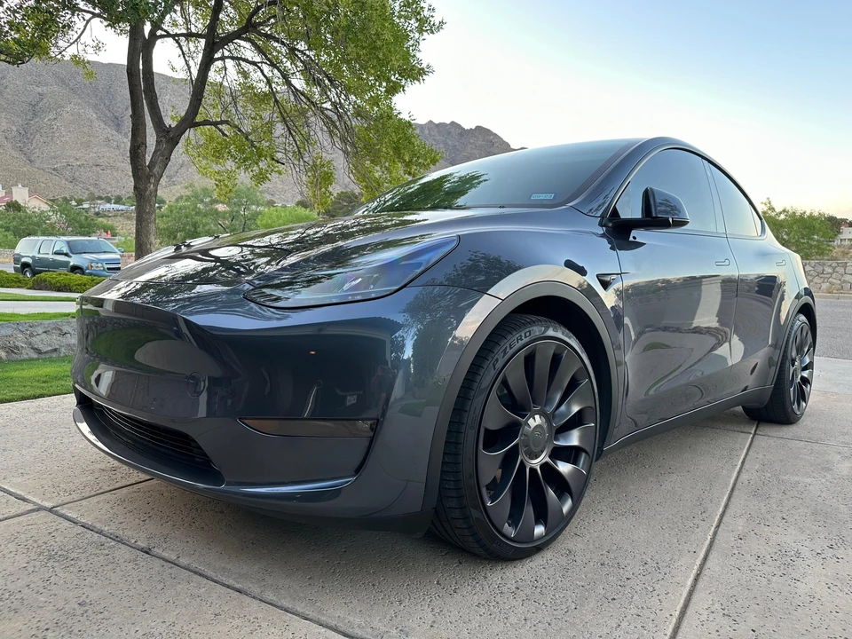 2021 Tesla Model Y Performance - Image 9 of 31